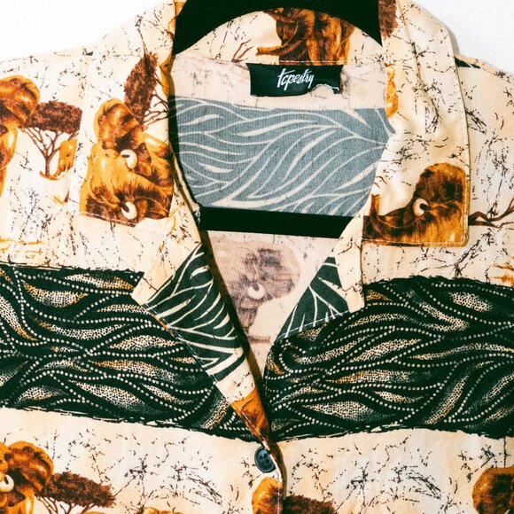 Vintage 90s Tapestry Elephant Scene Button-Down – Tan & Black Animal Print - Picture 3 of 5